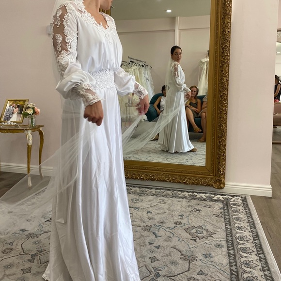 Vintage Wedding Dress - Picture 1 of 6